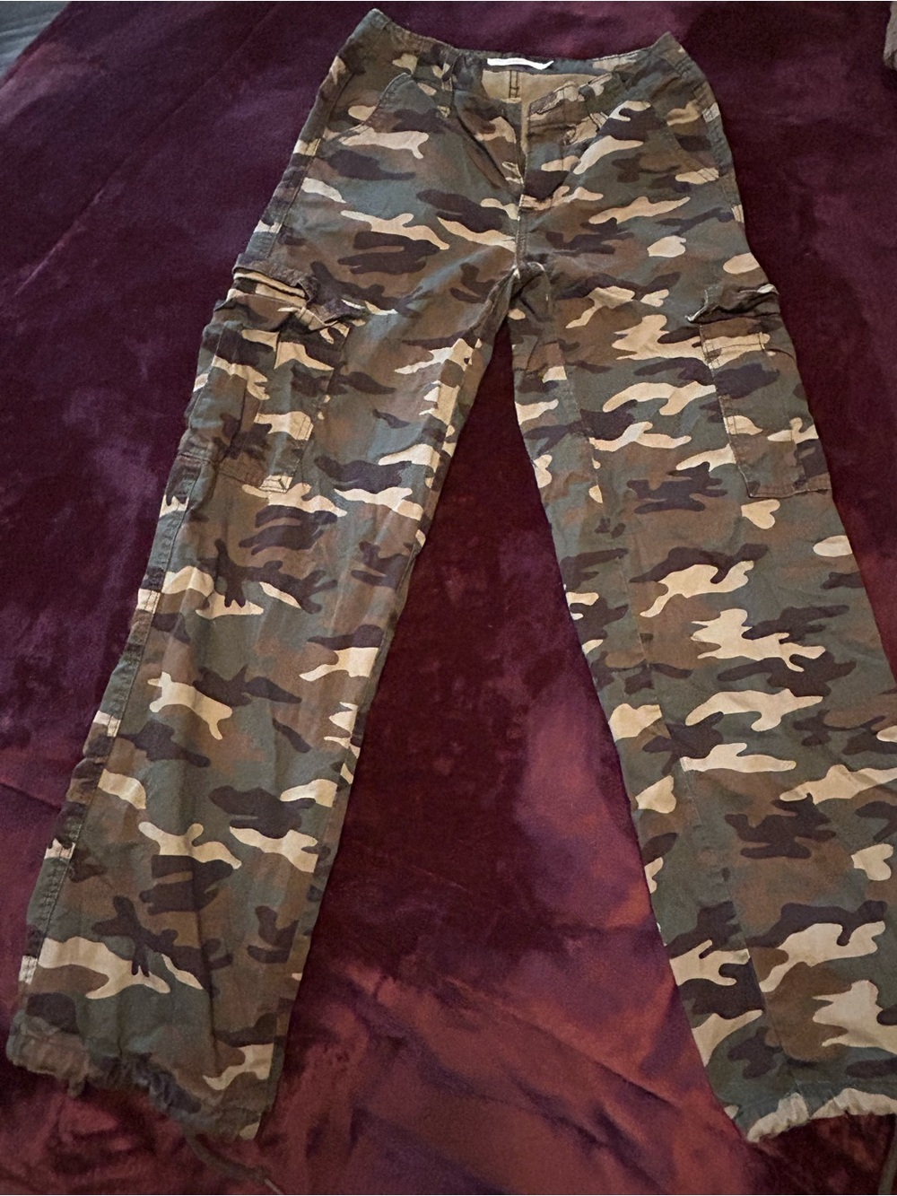 Levi's Camo Cargo Pants in Green and Brown - Picture 8 of 8
